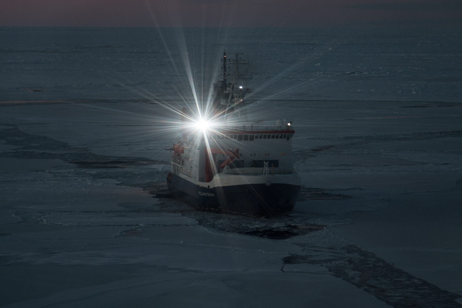Polarstern in the Arctic Ice. Photo: Marcel Nicolaus/AWI