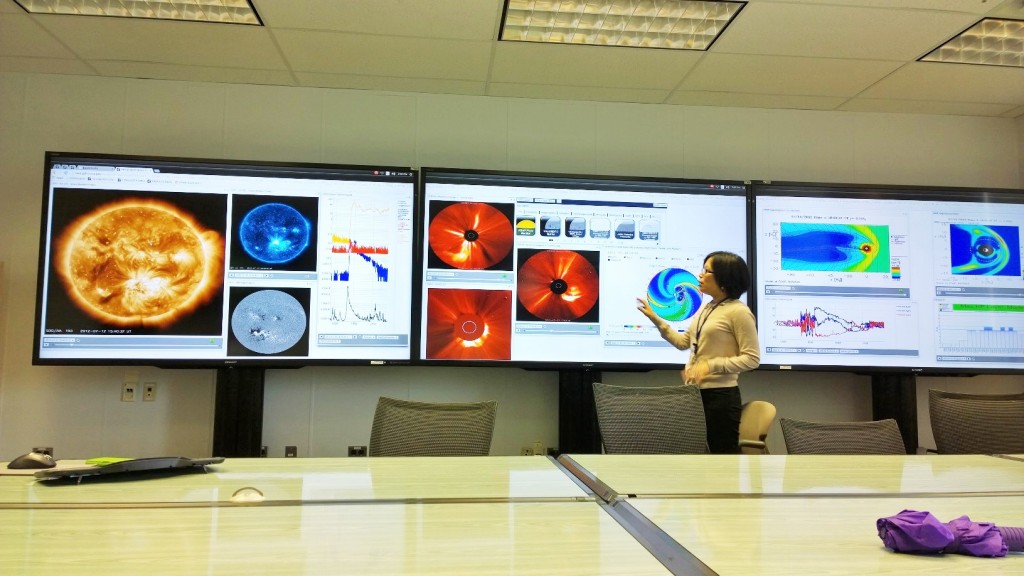 Dr. Yihua Zheng explaining an iSWA layout at the Space Weather Lab